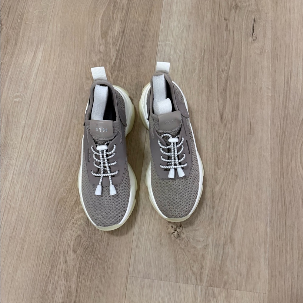Steve Madden Beige Sneakers